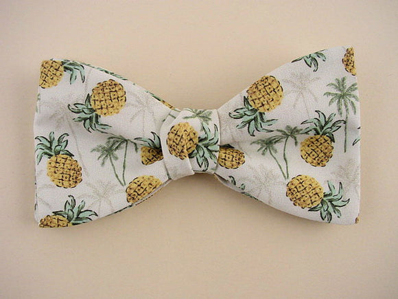 Pineapple and palm tree bow tie
